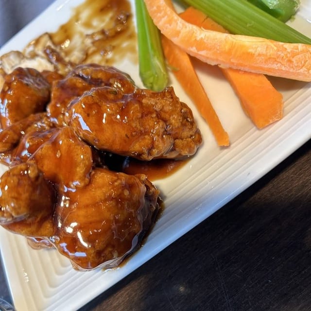 6 Boneless Wings.