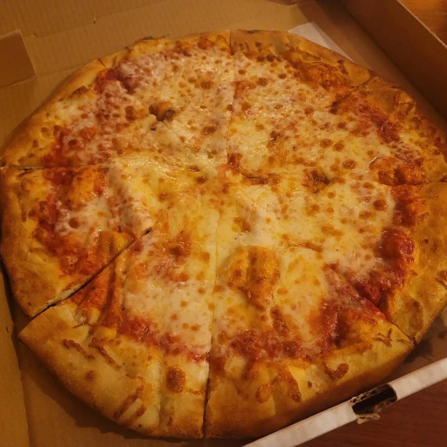 16" Hand Tossed Pizza.